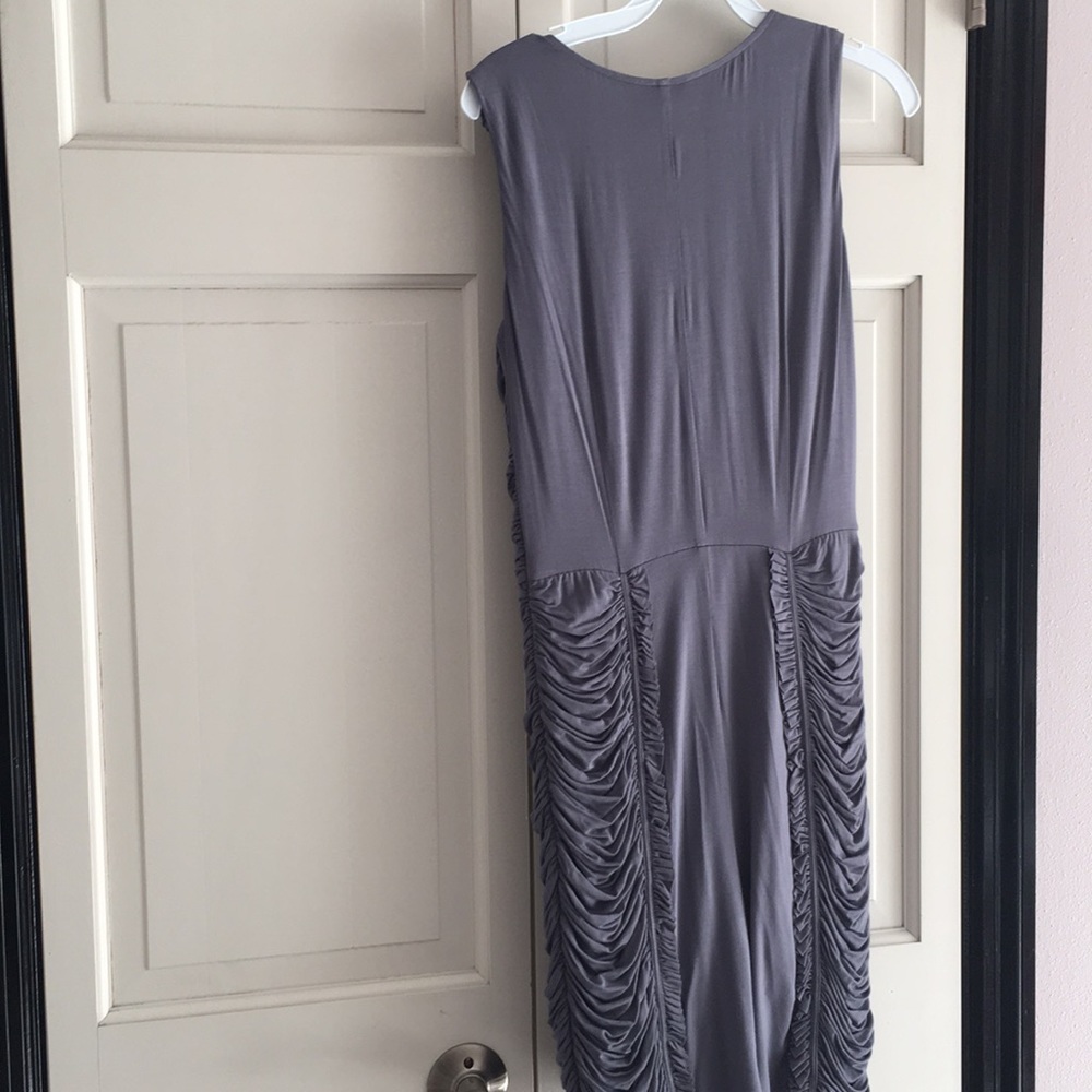 Theme Grey dress with ruching sides. - Picture 3 of 3
